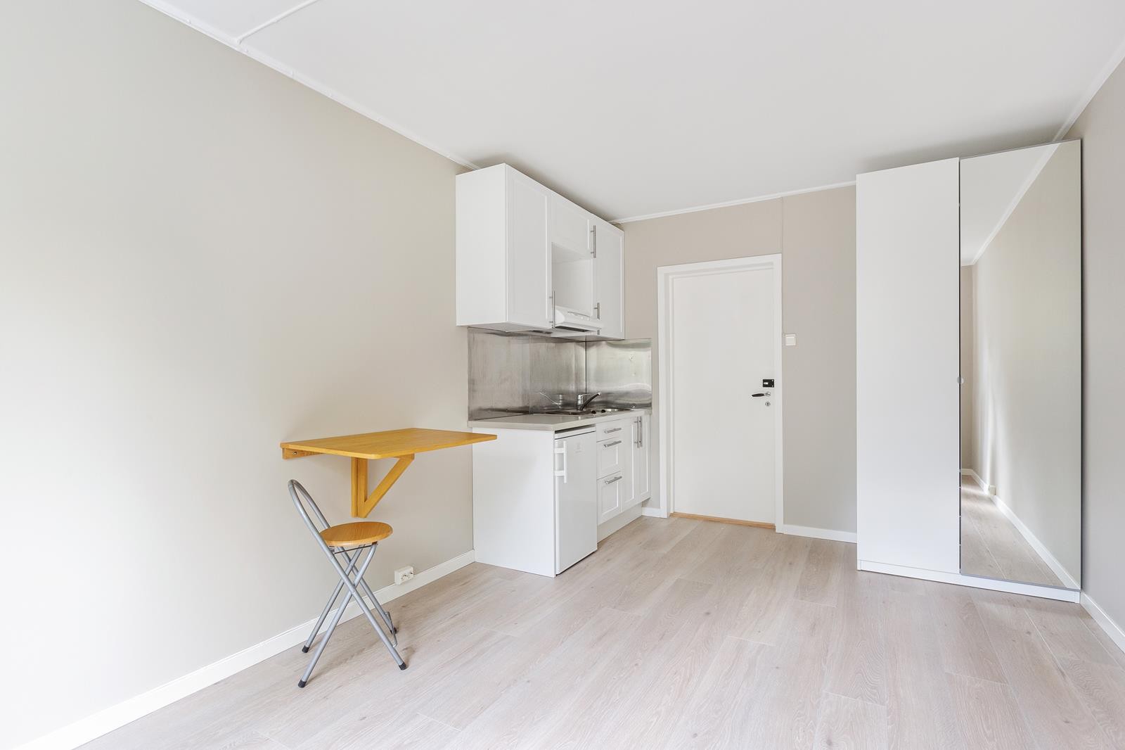 Spisebord i tilknytning til kjøkken Galleribilde