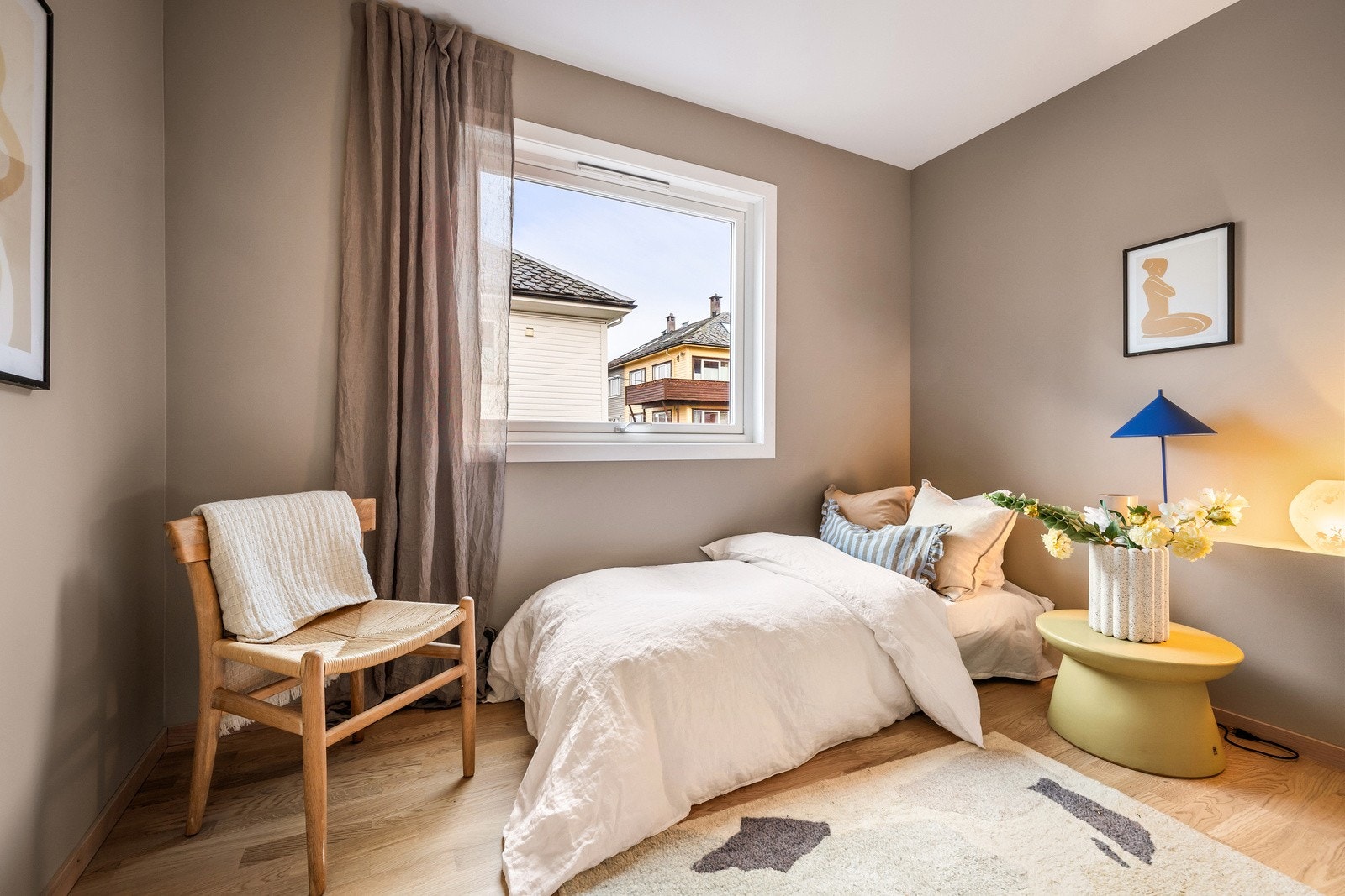 Soverom nr. to har også plass til seng og garderober Galleribilde