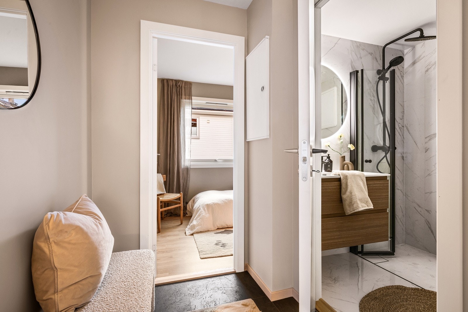 Badet ligger mellom soverom/gang Galleribilde