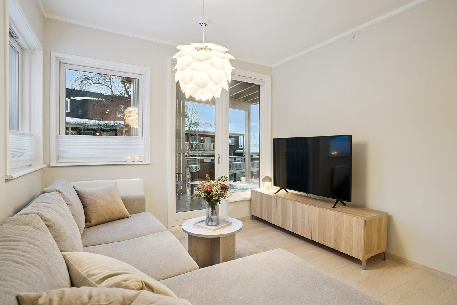 Veldig koselig leilighet, med utgang til vestvendt, og solrik terrasse Galleribilde