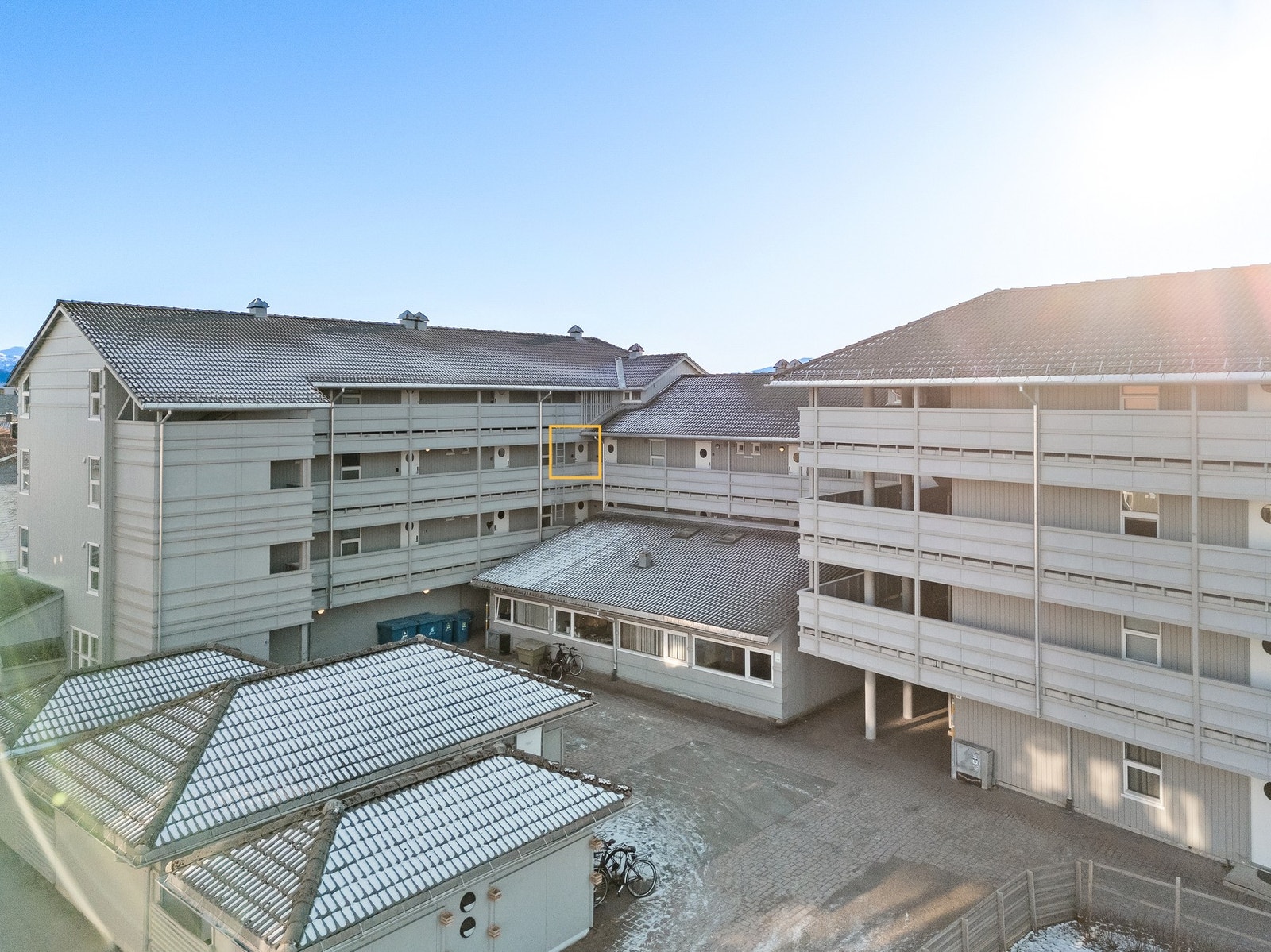 Leiligheten har flott beliggenhet i Østbyen og ligger på enden i byggets 3. etasje. Galleribilde