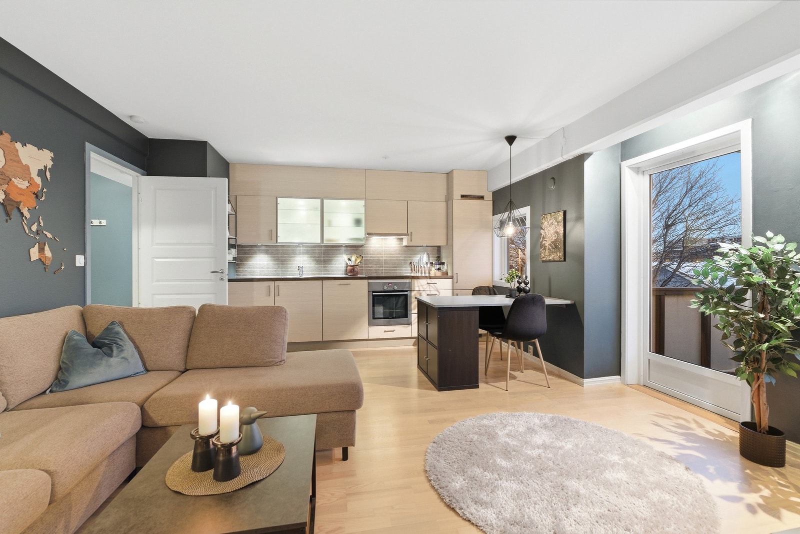 Meget flott og sentral 2-roms leilighet med god standard med bl.a kjøkken fra 2015 og bad fra 2019. Perfekt førstegangskjøp! Galleribilde