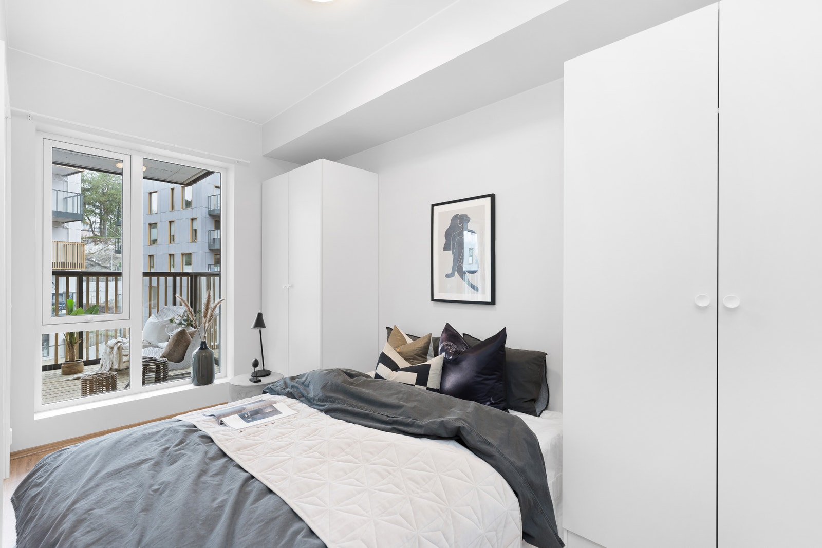 Soverom med garderobeskap Galleribilde