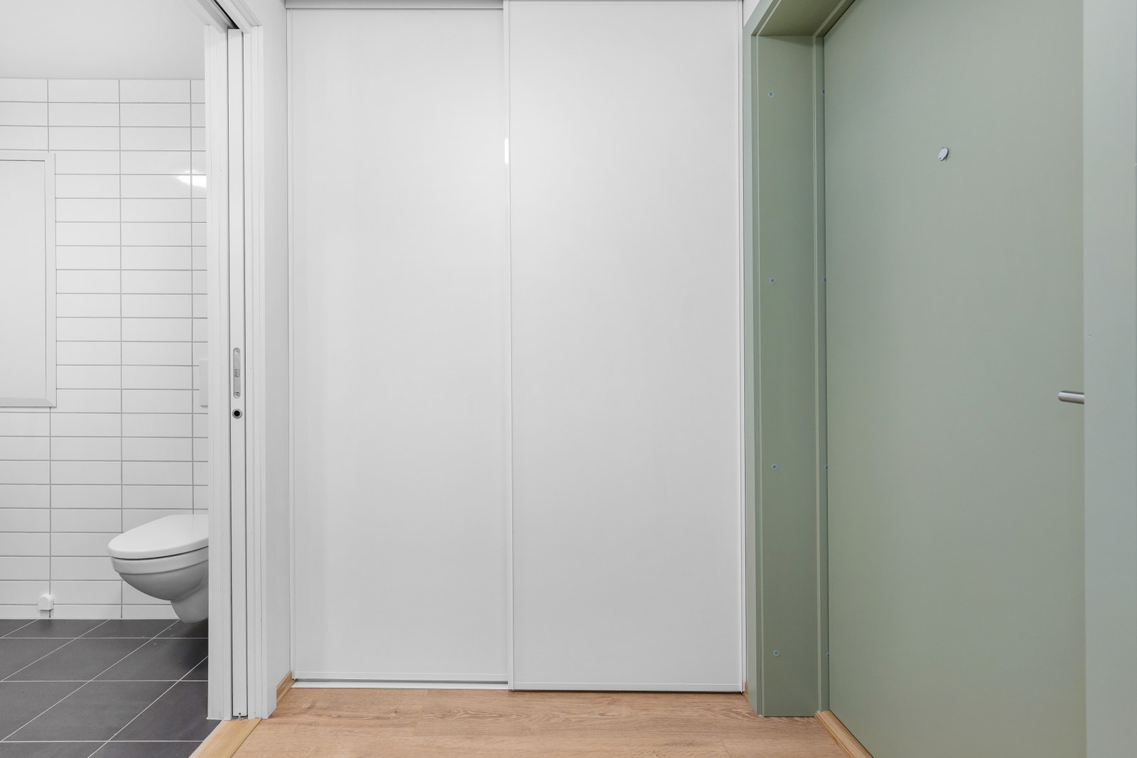 Gang med skyvedør Galleribilde