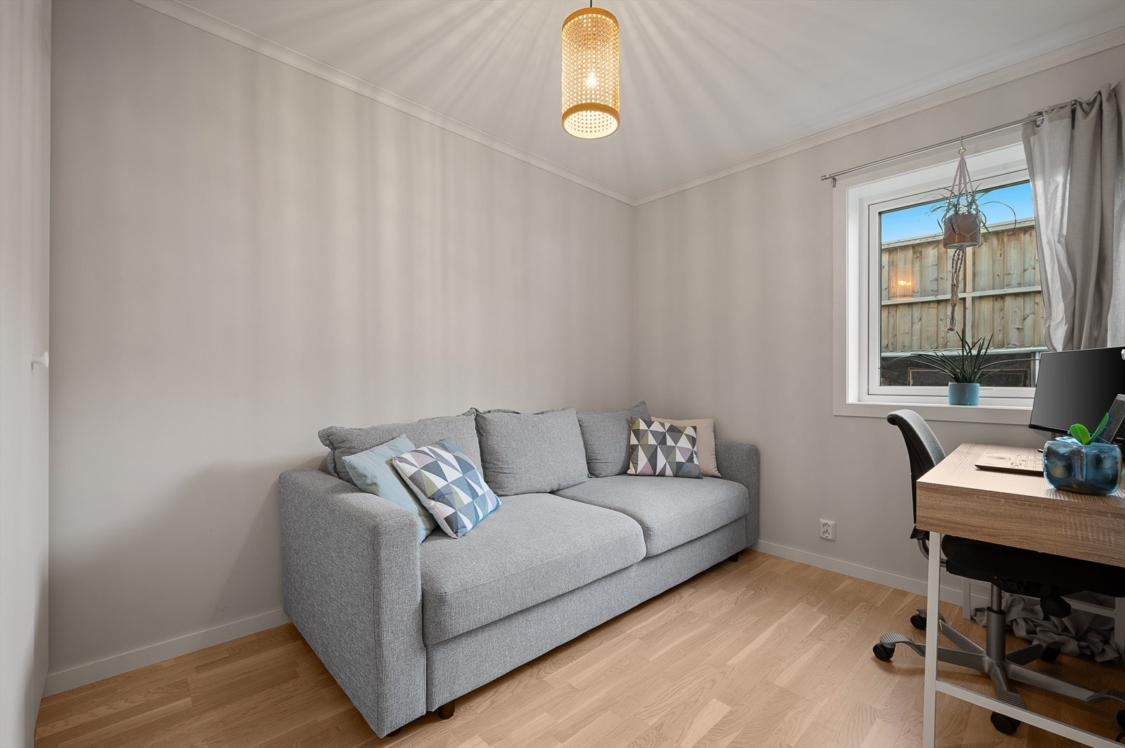 Soverom nr. 2 som av eier er benyttet til kontor og gjesterom. Galleribilde