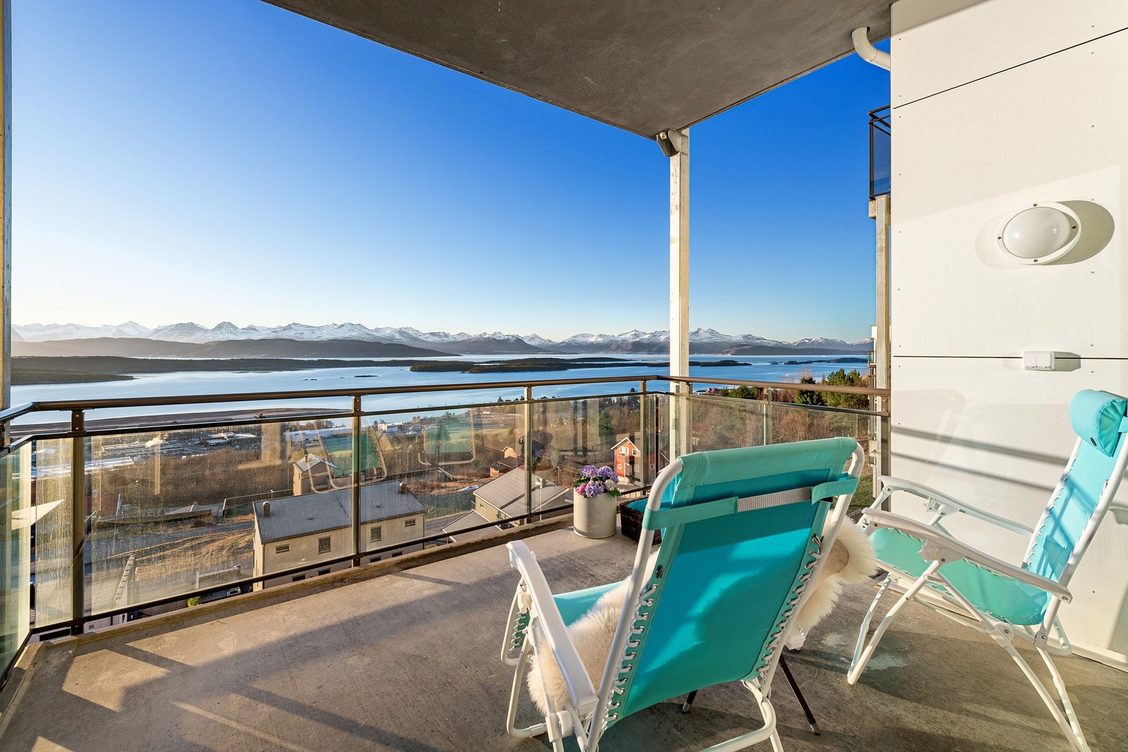 Velkommen til Tiriltungevegen 48, presentert av Sarah Nistad v/Møremegling. Galleribilde