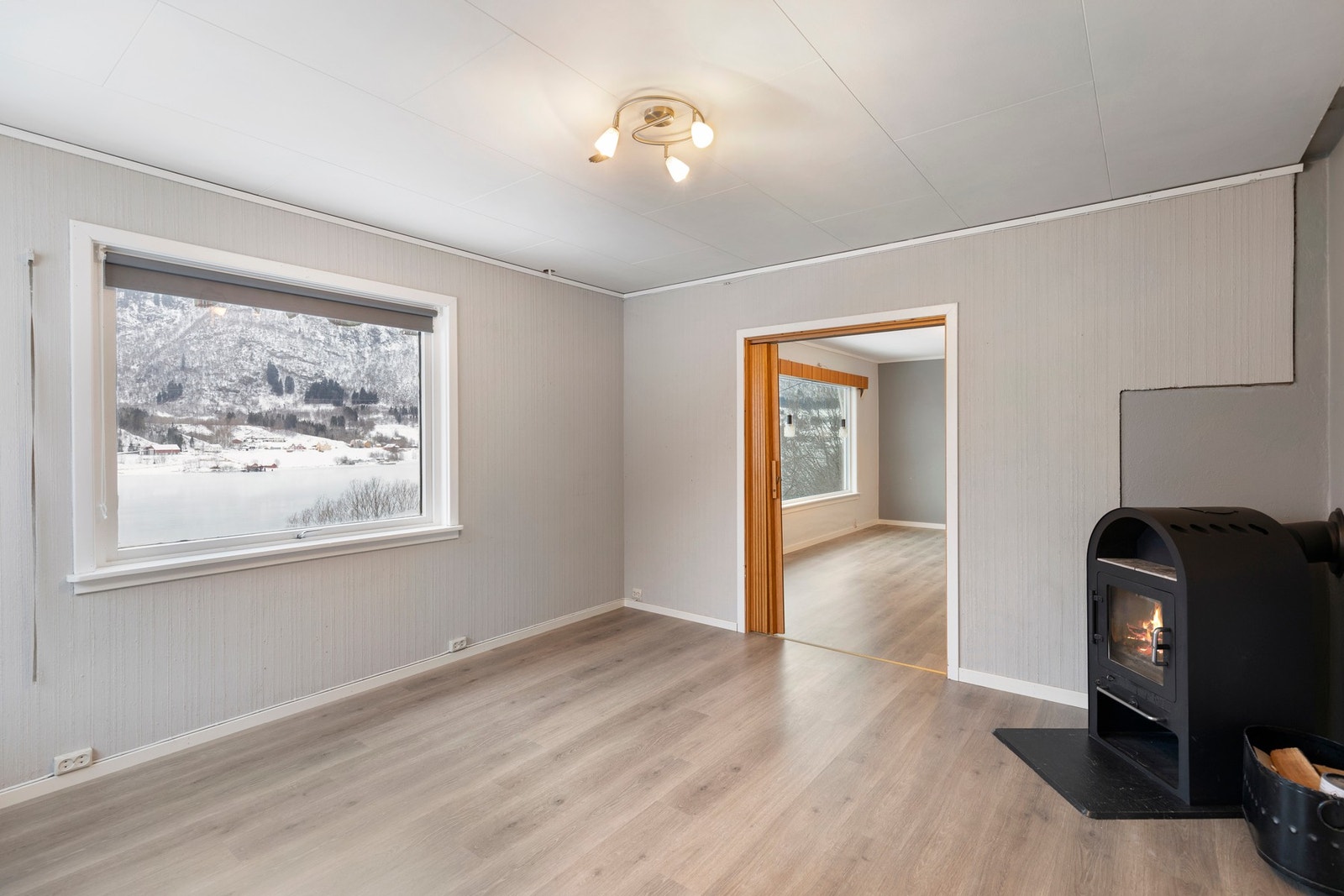 Stue/soverom. Galleribilde