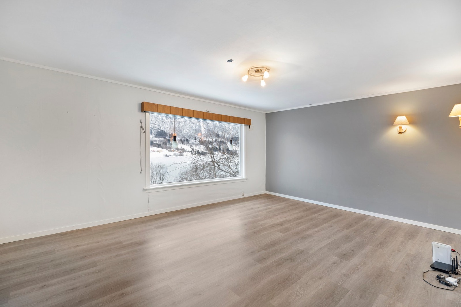 Romslig stue som ble oppusset i 2017. Galleribilde