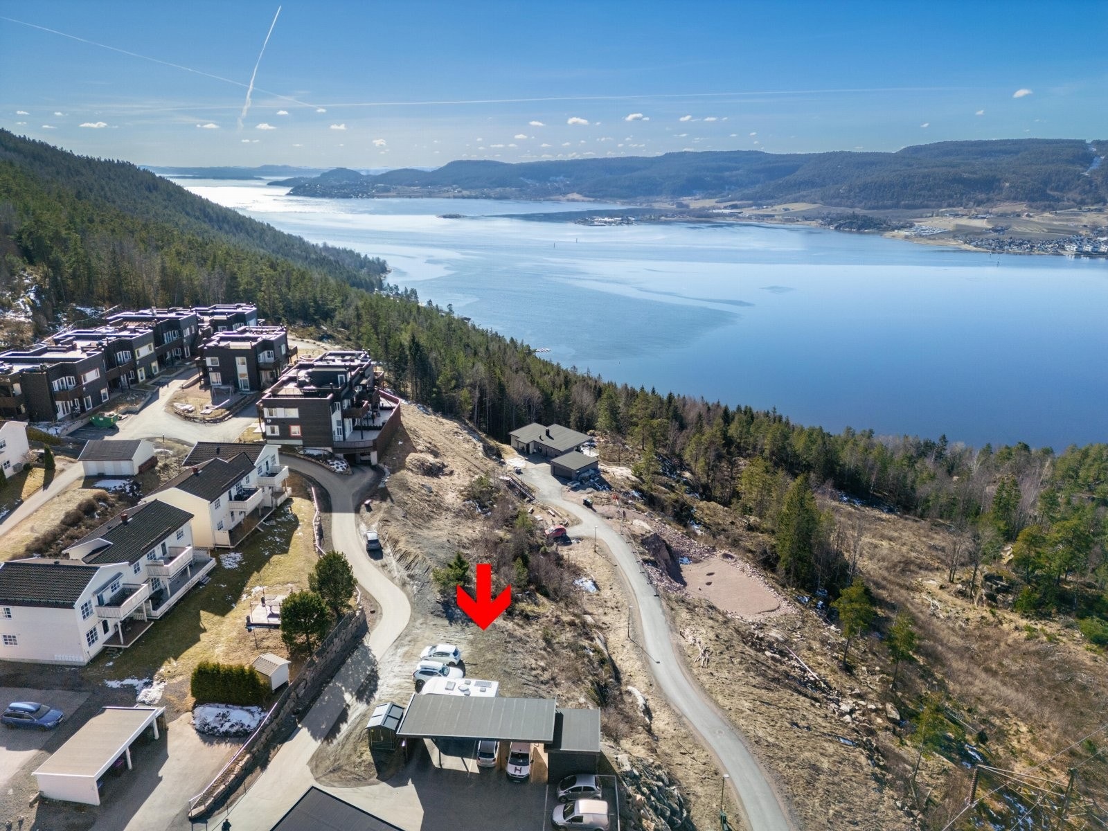 Ligger i dels nyetablert boligområde. Galleribilde