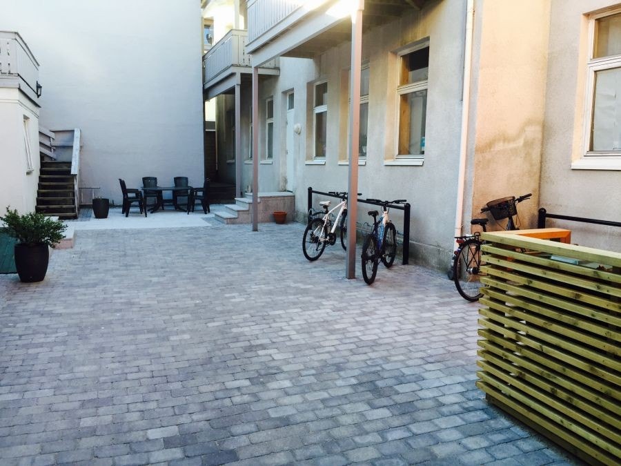 Bakgård Galleribilde