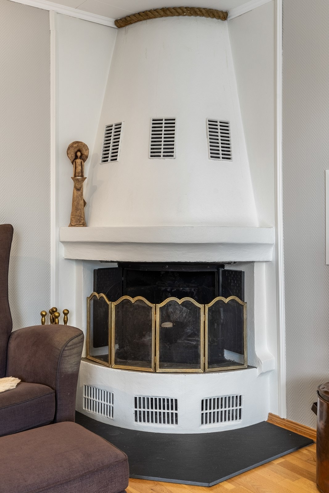 Peis med dører i stue Galleribilde