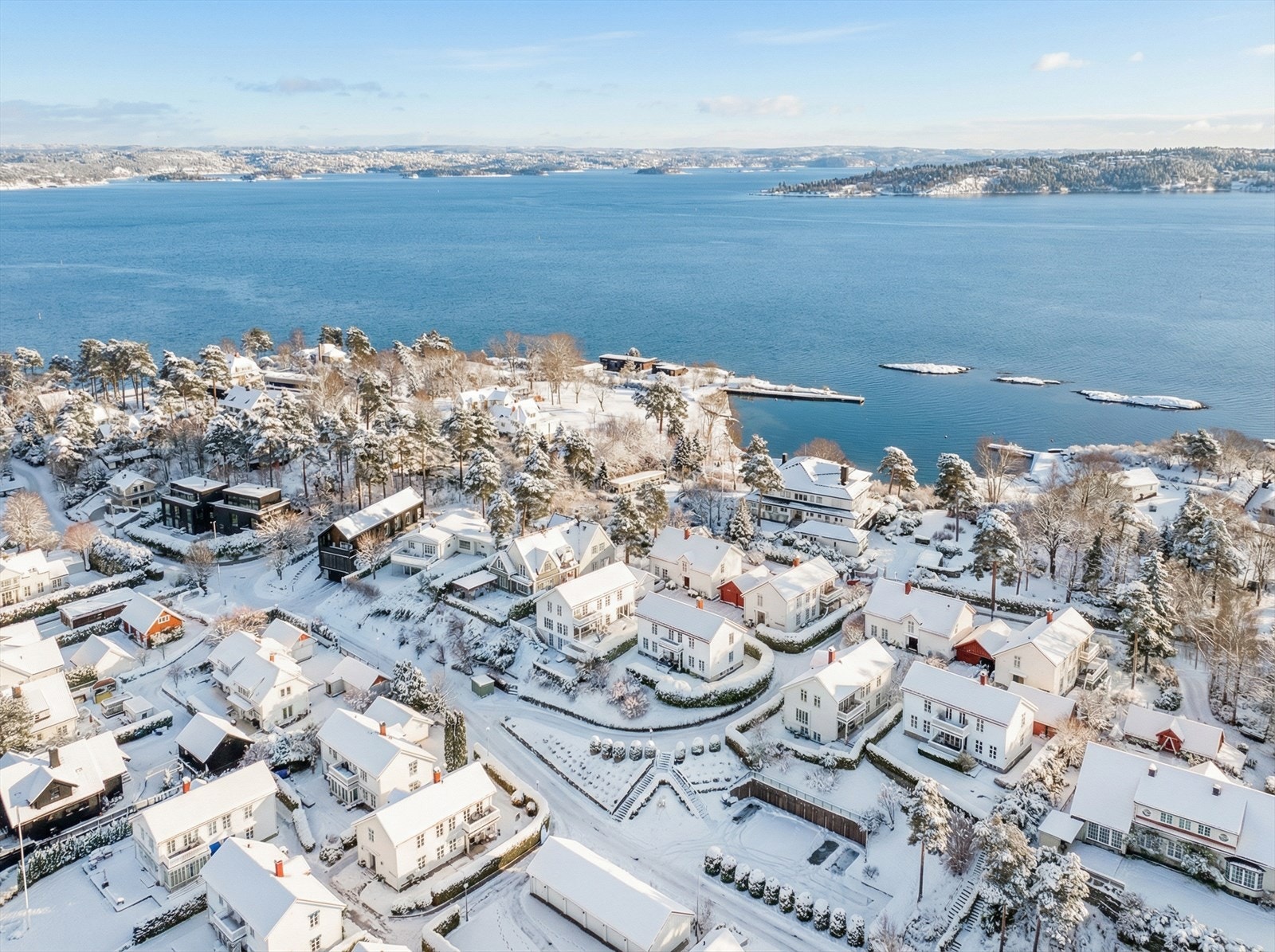 Omkranset av Oslofjorden og Snarøykilen Galleribilde