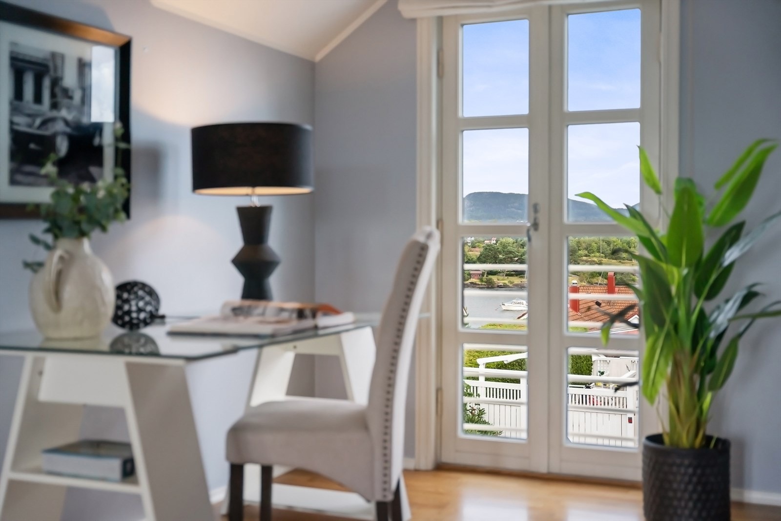 Detalj hjemmekontor/loftstue (Snarøykilen og Kolsåstoppen) Galleribilde