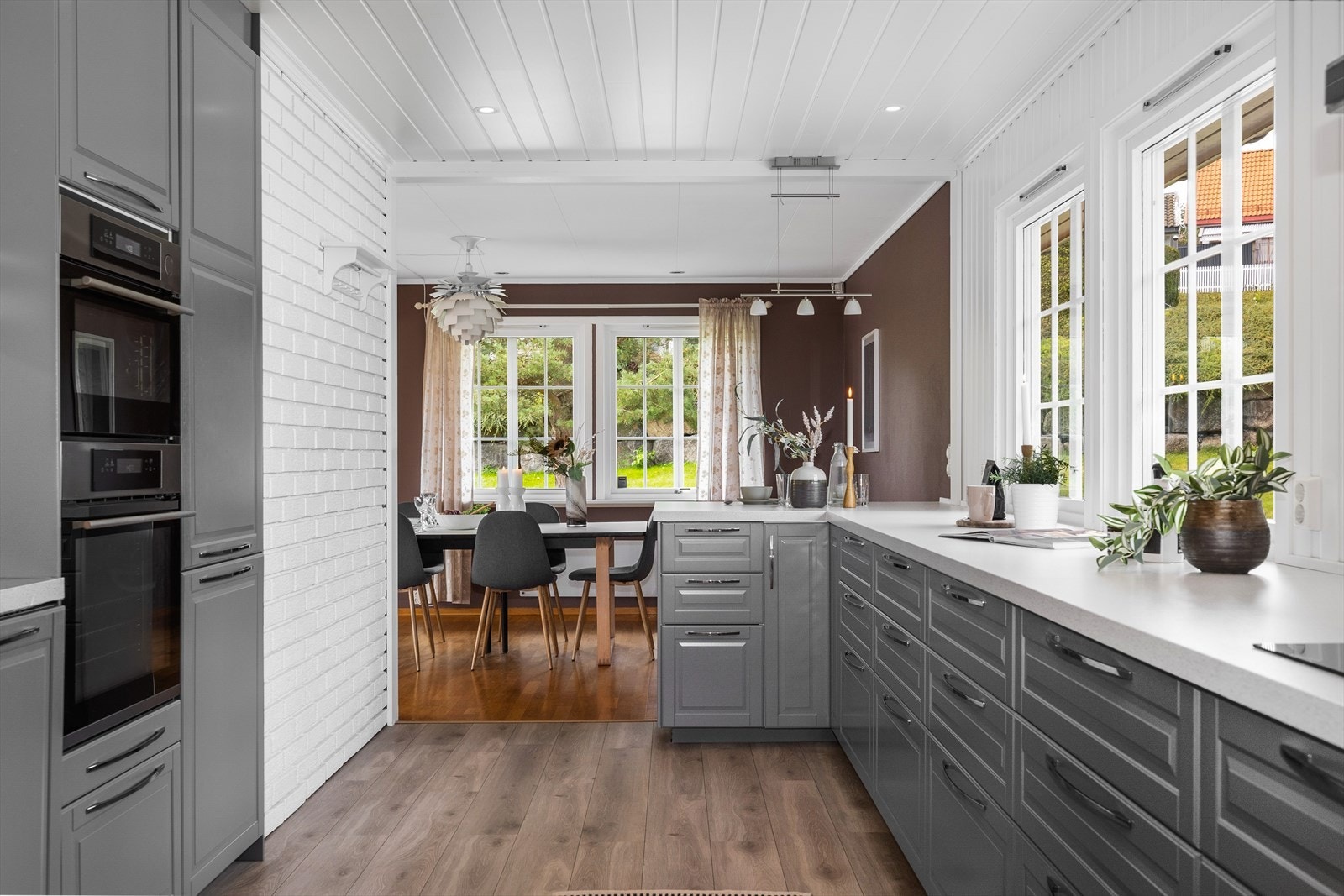 Her ligger alt til rette for både hverdagsmatlaging og hyggelige middager. Galleribilde