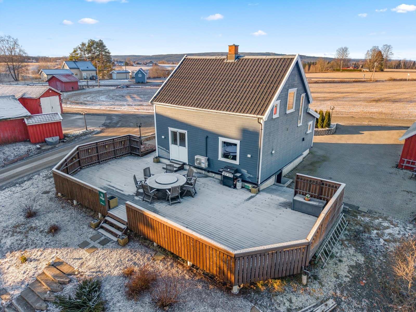 Fra stuen er det direkte utgang til en terrasse på hele 100 kvm. Galleribilde