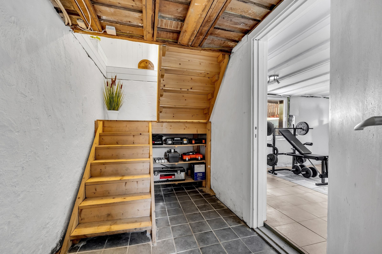 Mellomgang kjeller. Galleribilde