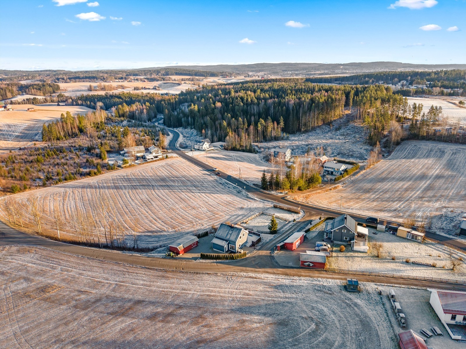 Boligen ligger i et landlig og idyllisk område like utenfor Sørumsand sentrum. Galleribilde