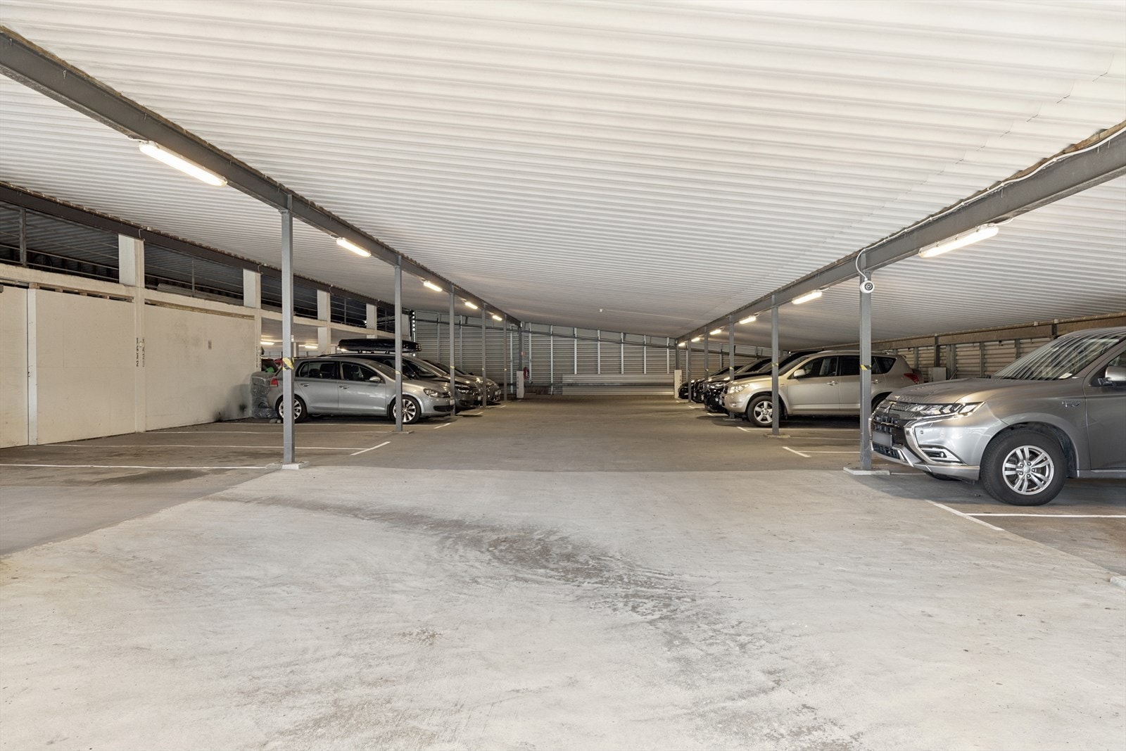 Garasjeplass kan leies i Ospa Brl. For uteplasser kontaktes Bygårdsservice. Galleribilde