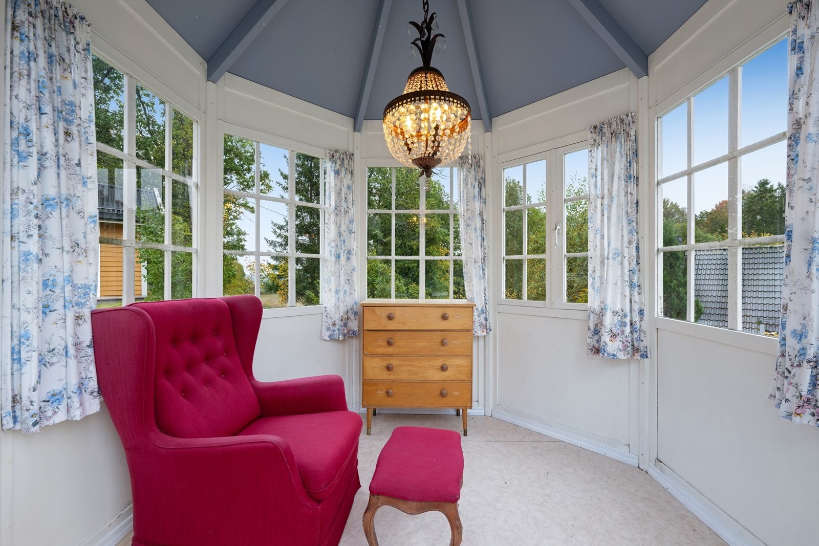 Lysthuset har strøm - et perfekt sted for koselig stunder. Galleribilde