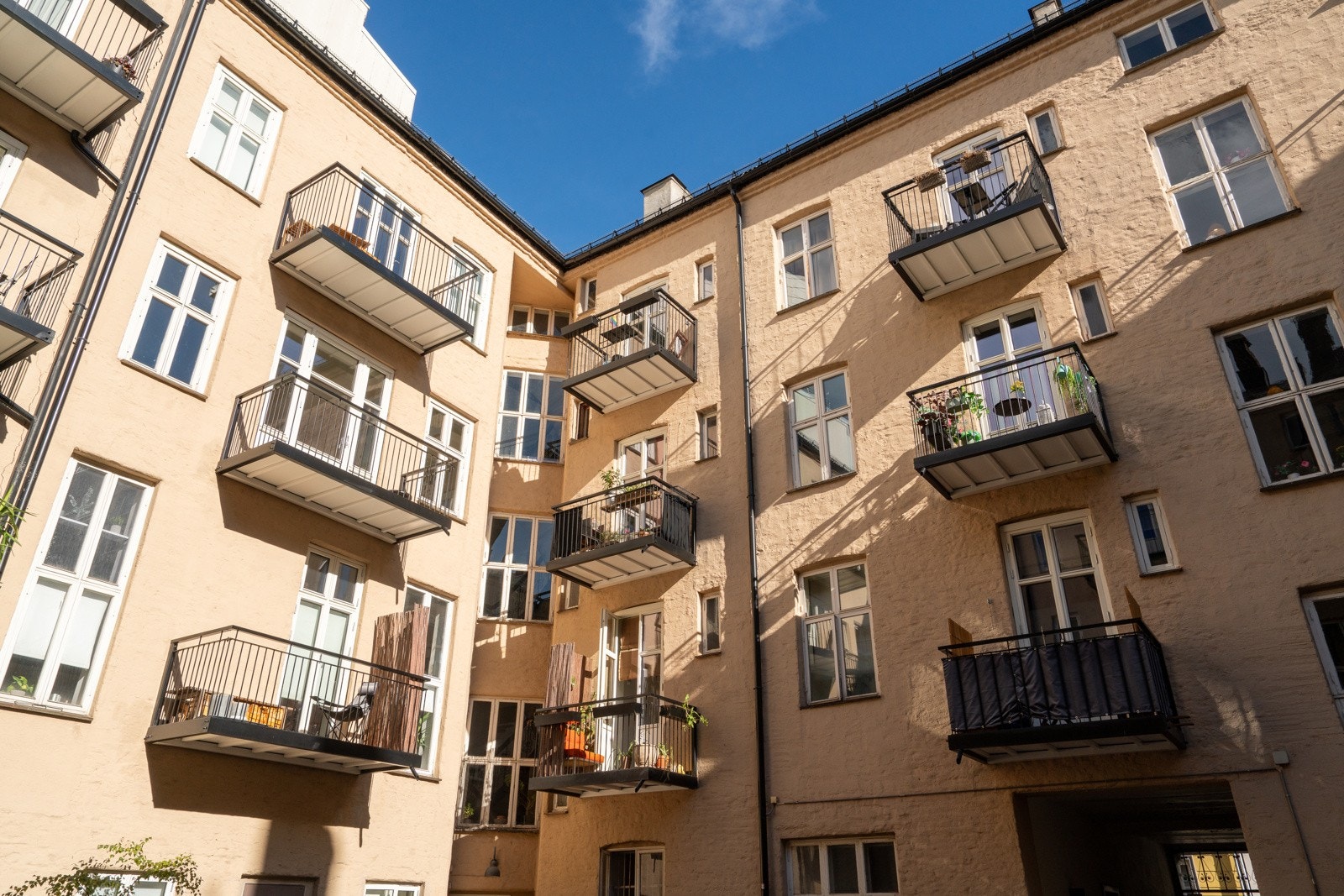 Leiligheten er beliggende i byggets andre etasje - Svært attraktiv beliggenhet. Galleribilde