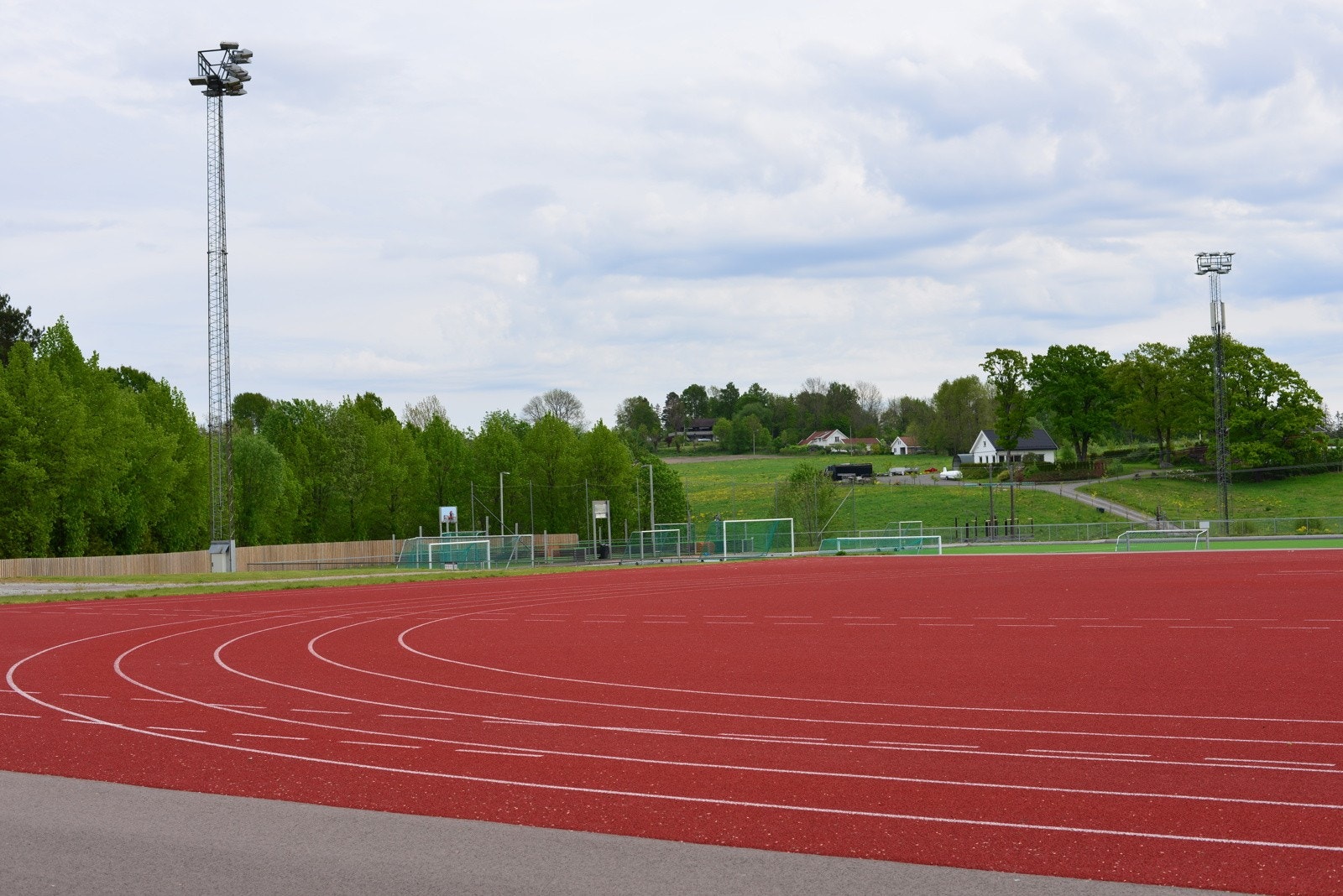Idrettsplassen på oversiden av prosjektet, 5-6 minutter å gå Galleribilde