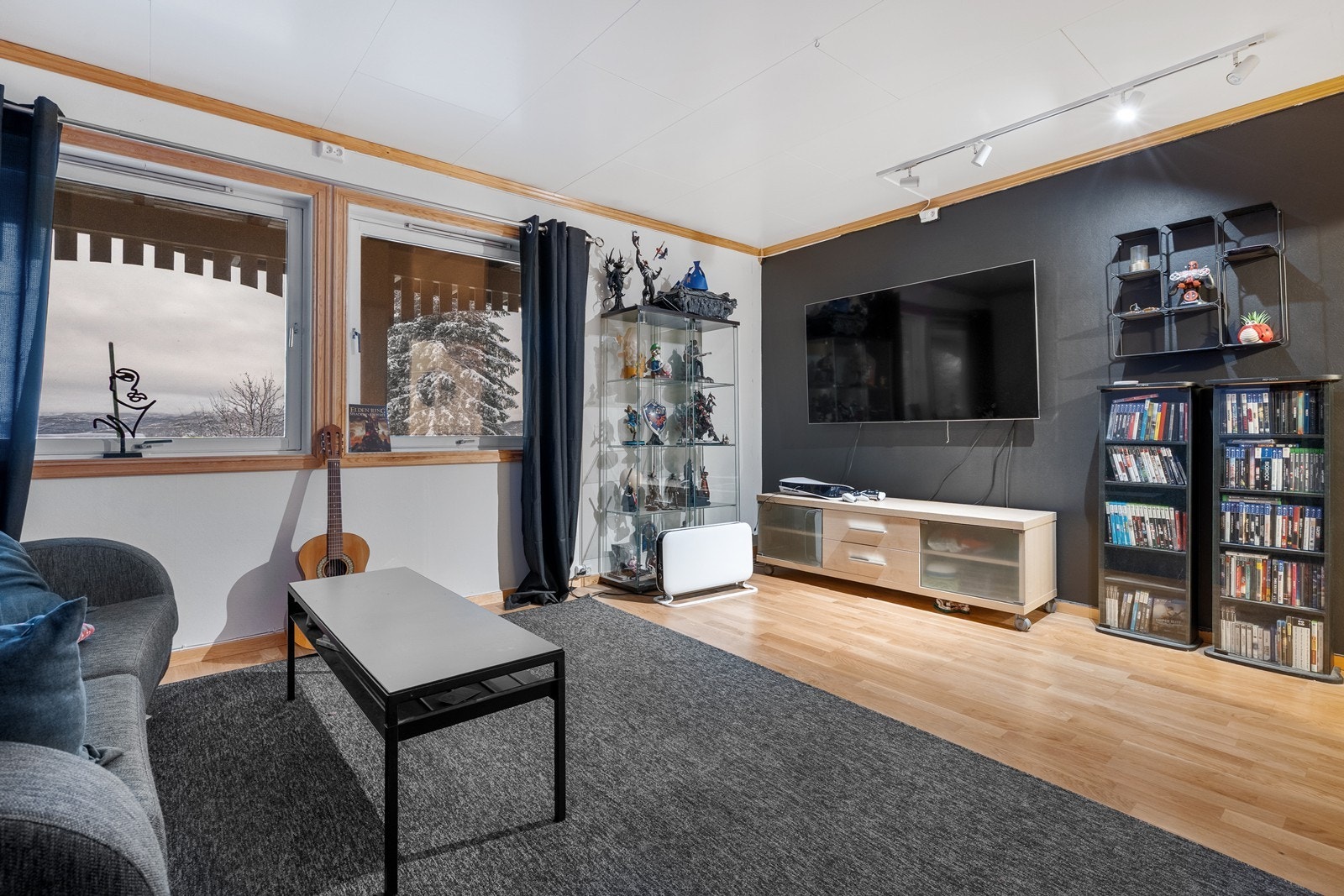 Kjellerstue med gode muligheter og ekstra plass Galleribilde