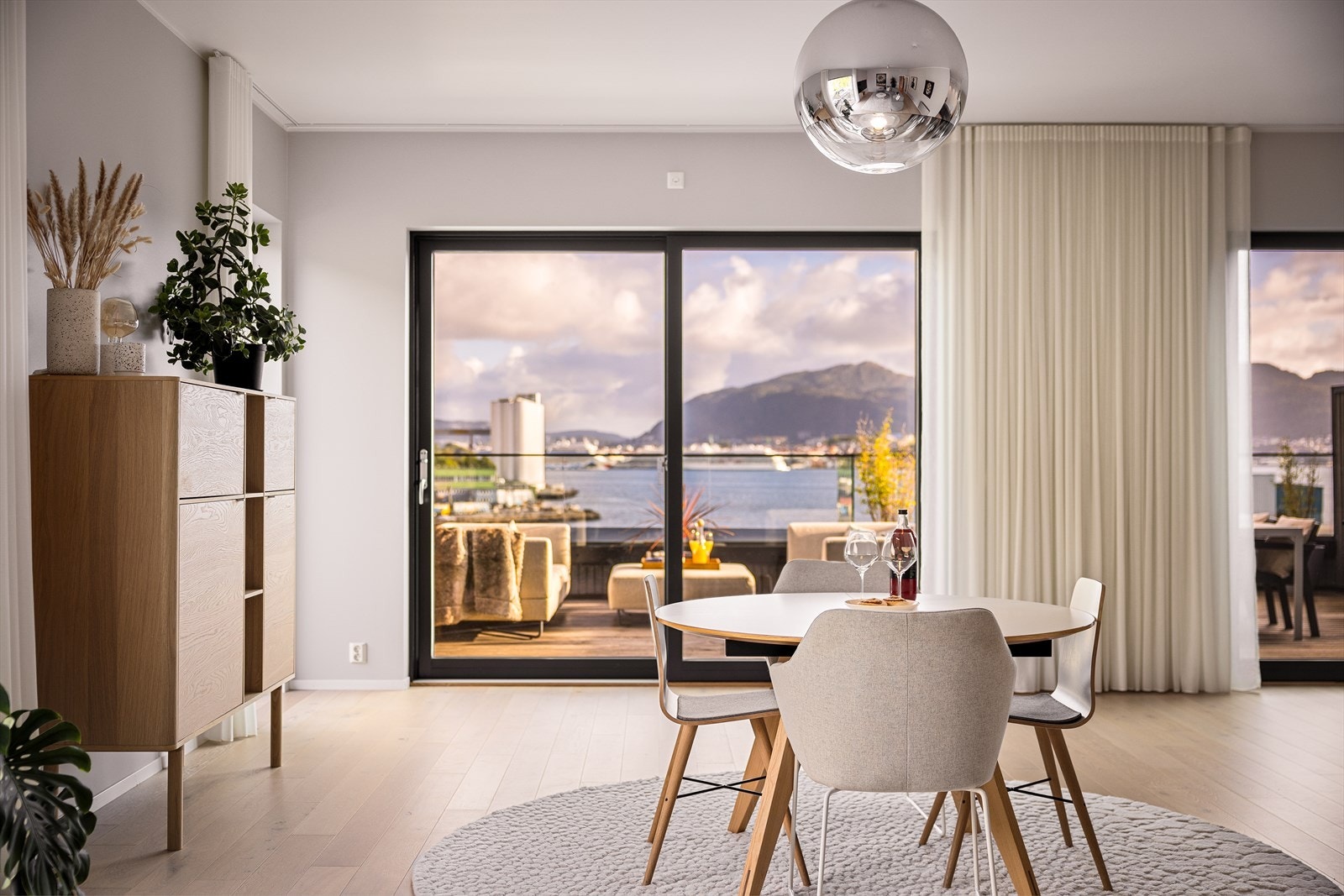 Aktiv Eiendomsmegling v/ Roger Glesnes har gleden av å presentere Breiviken 3A - en eksklusiv 4-roms toppleilighet i front av Merinoparken. (Foto: Espen Wilhelmsen) Galleribilde