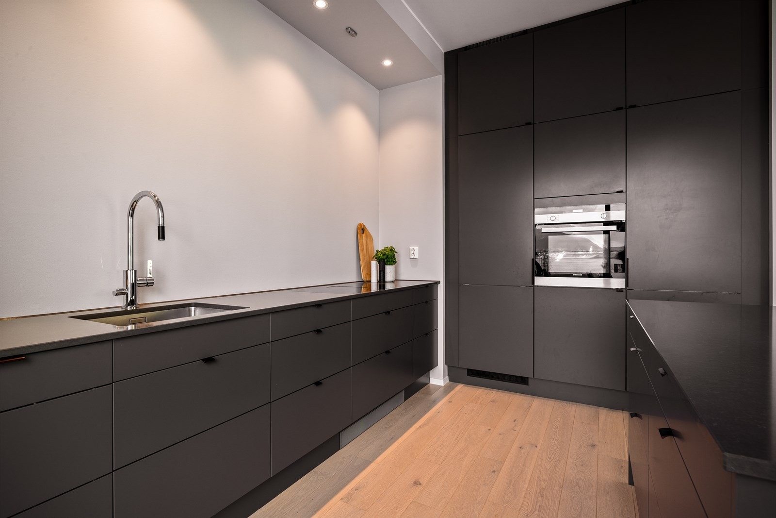 Verdt å merke seg her er luksusgoden hvor kjøleskapet og fryseskapet er hver for seg for ekstra god plass. Galleribilde