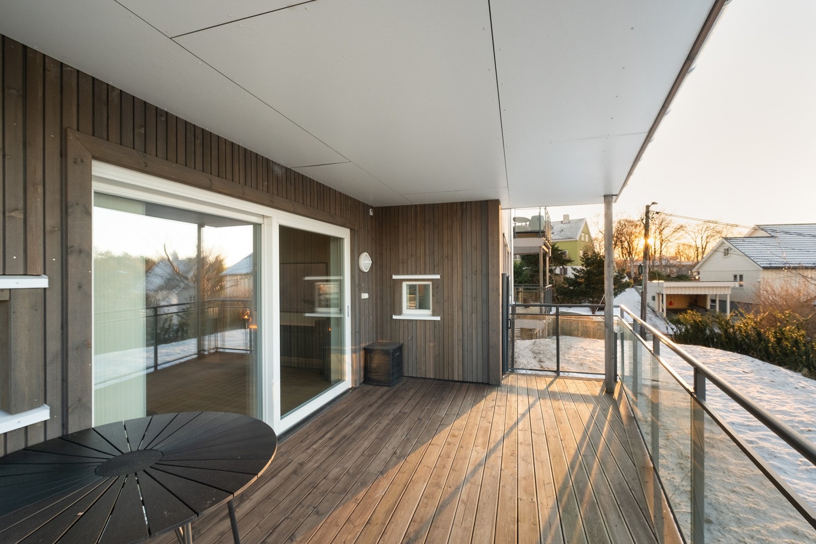 Her har man gode muligheter til avslapning og kos, og sitter skjermet for vær og vind. Galleribilde