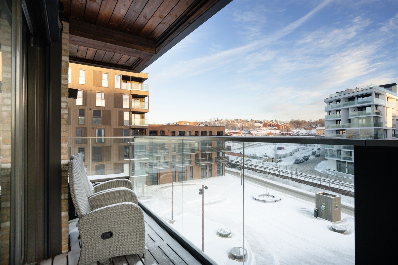 Balkongen er på 5 kvm og har morgensol. Et perfekt sted å starte dagen med en morgenkaffe. Galleribilde