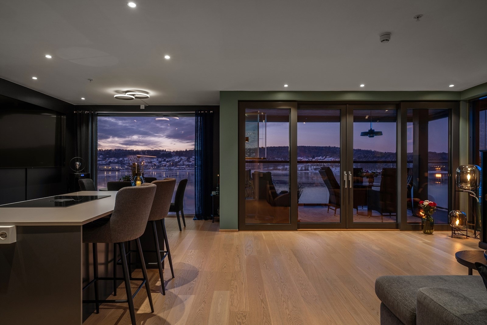 Foto Stig Heltorp. Leiligheten er på hele 112 kvm og kan friste med 3 soverom, 2 bad, gang og stue med åpen kjøkkenløsning. Galleribilde