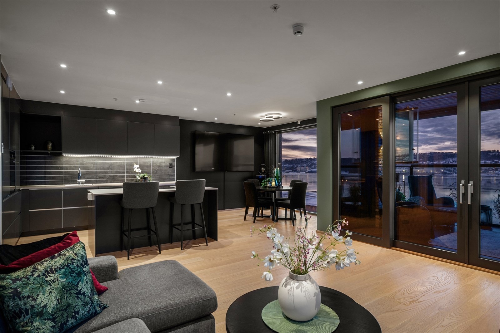 Påkostet downlights med dimming i himling. Galleribilde