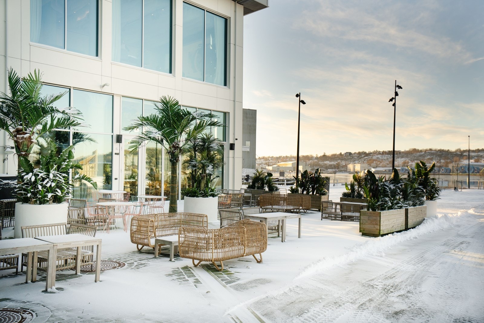 Hotel Riviera kan friste med uteservering om sommerstid. Egen spaavdeling i toppetasjen med utendørs basseng og flott utsikt. Galleribilde