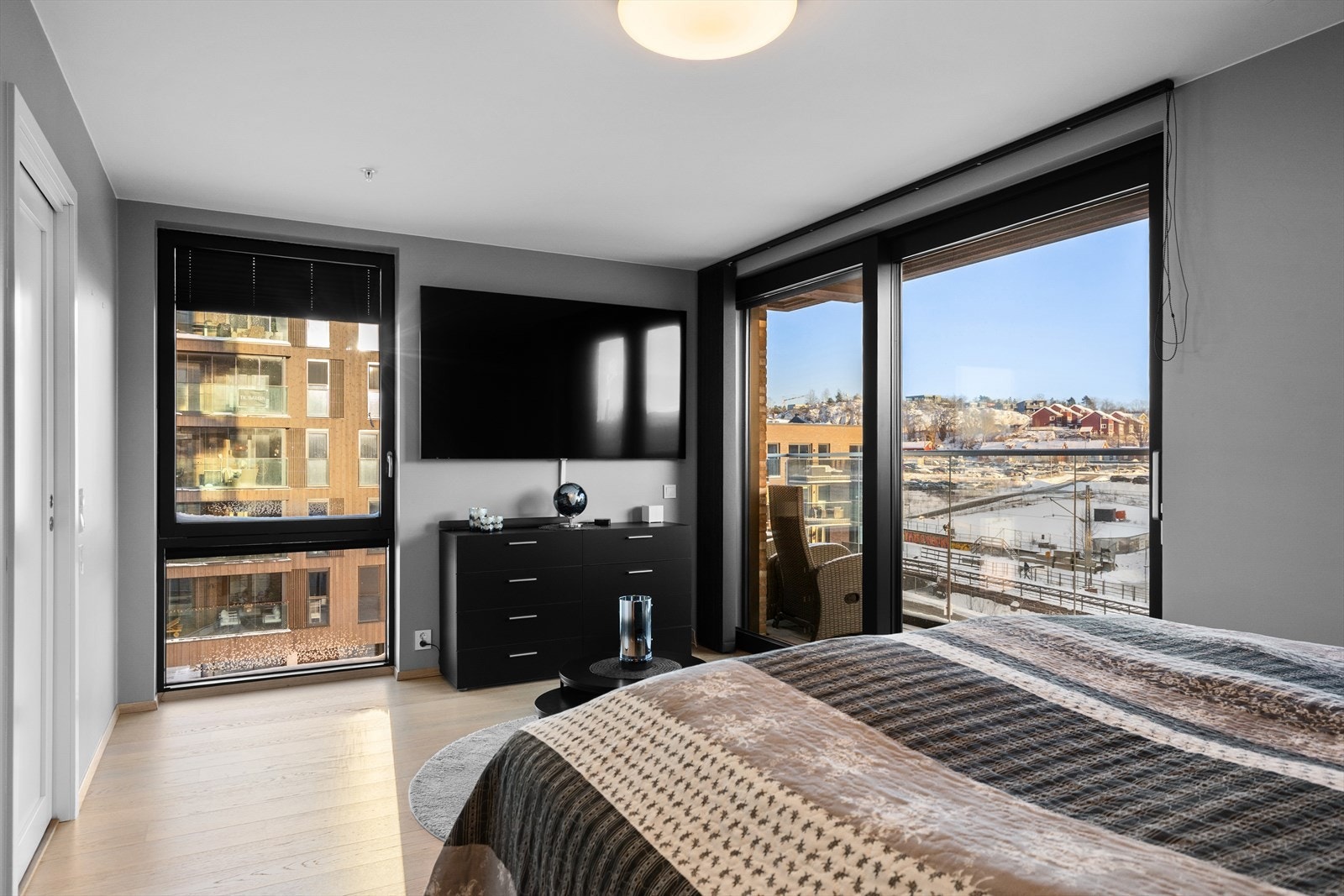 Soverommet vender mot øst, oppleves som svalt og får morgensolen inn. Galleribilde