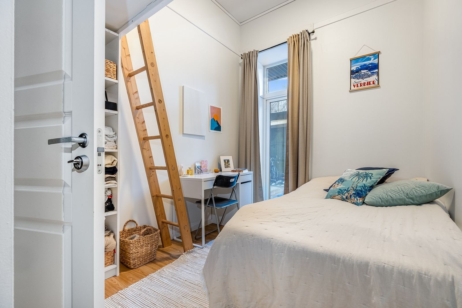 Alle soverommene er på ca. 8,5 kvm og har hems. Galleribilde