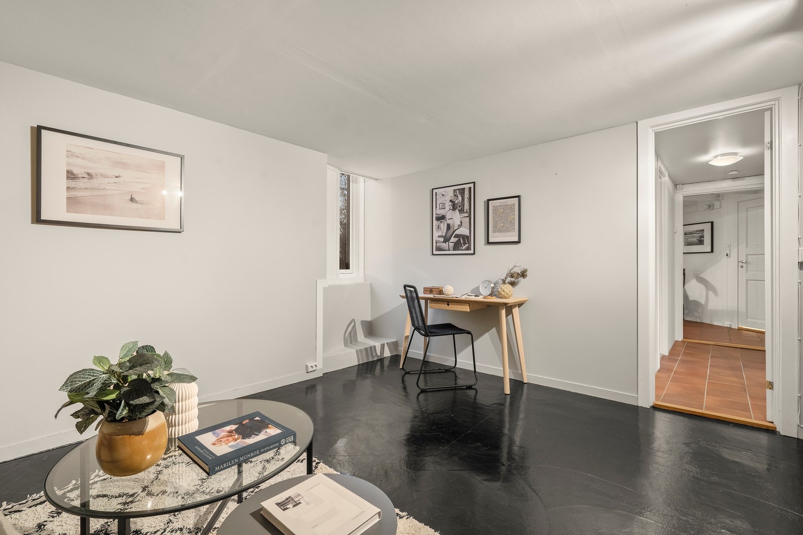 Her kan barna ha sin egen TV-stue eller lekeavdeling, mens de voksne kan nyte roen i etasjen over. Rommet egner seg også ypperlig som ungdomsavdeling etter hvert som barna blir eldre. Galleribilde