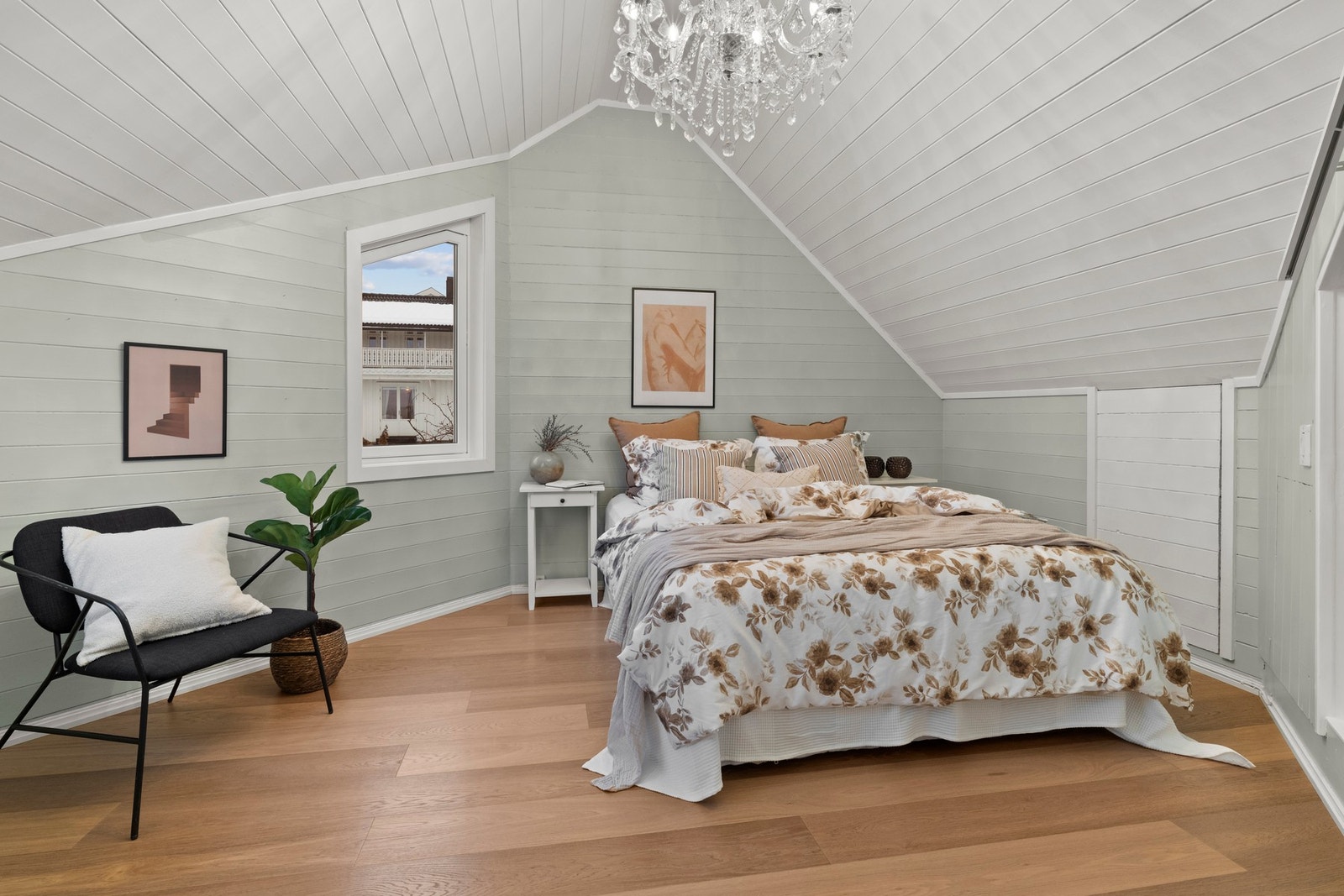 Loftsetasjen byr på mange muligheter, man har også lagringsmuligheter på loft. Galleribilde