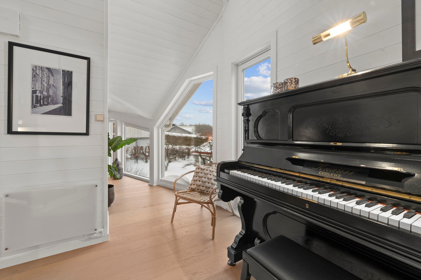 Repoet hjelper med å skille stuen i to soner. Galleribilde