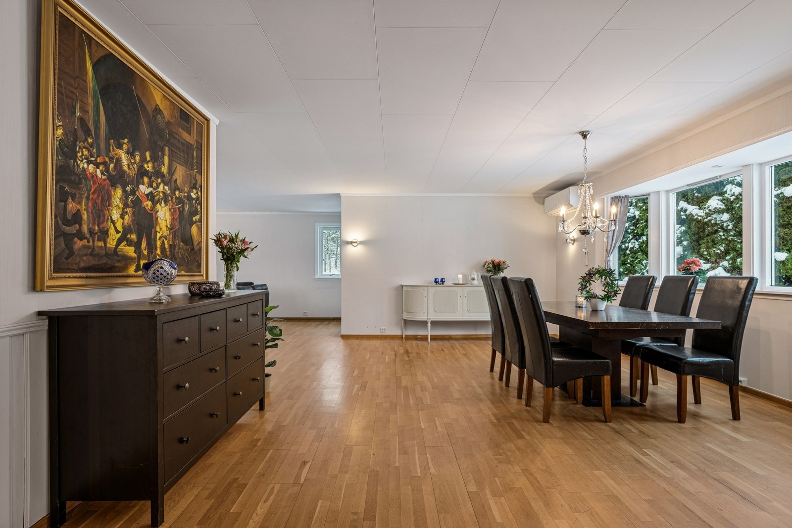 Vi beveger oss videre inn i en lys og koselig stue. Galleribilde