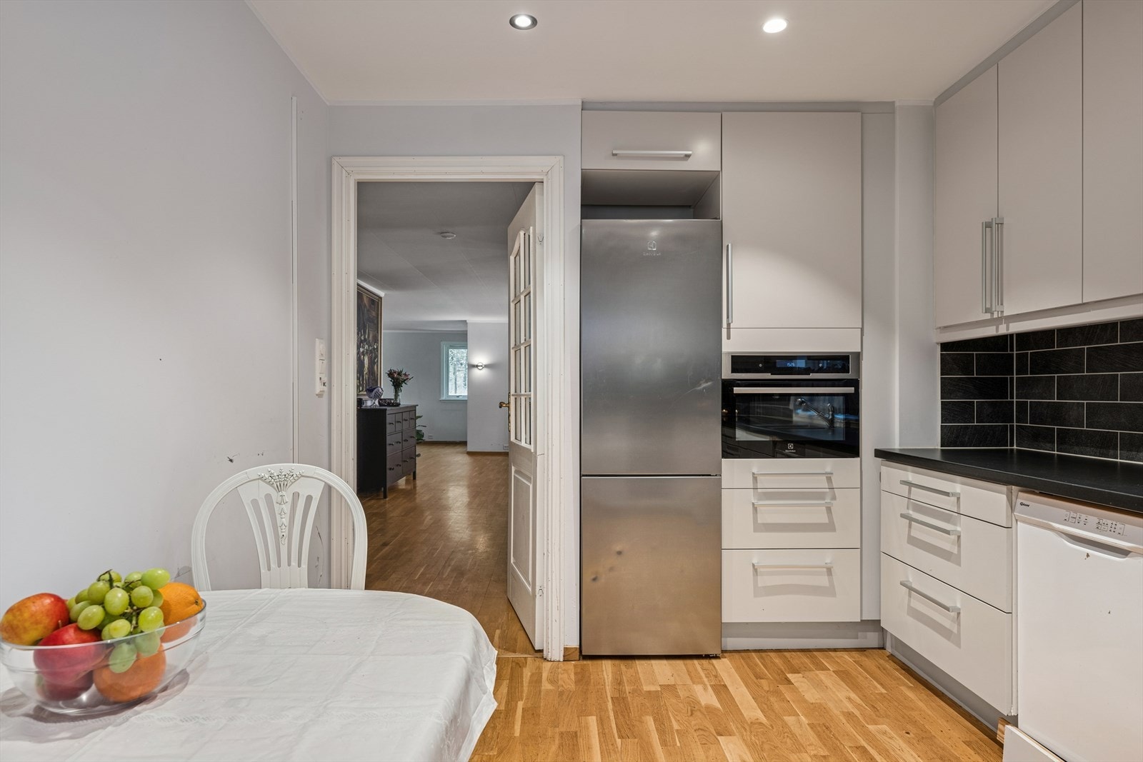 Alt i alt et funksjonelt og godt kjøkken som innbyr til gode smaksopplevelser. Galleribilde