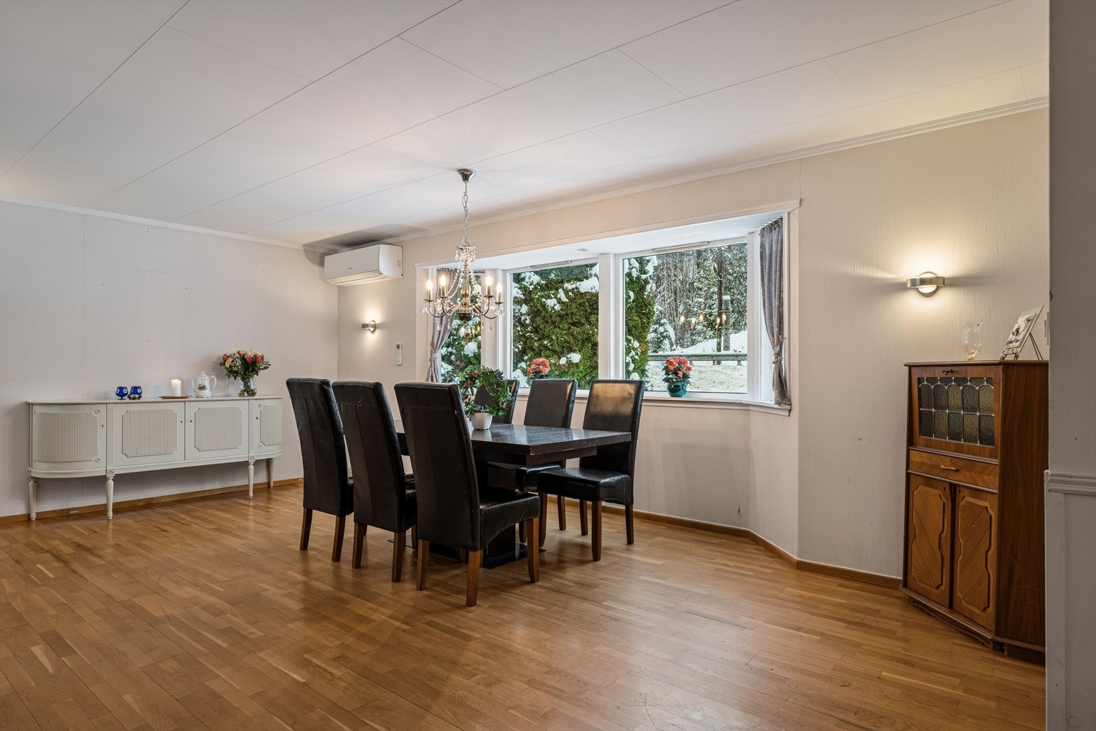 Spisegruppen tar plass i egen sone og inviterer til sosiale og hyggelige måltider med kjente og kjære. Galleribilde