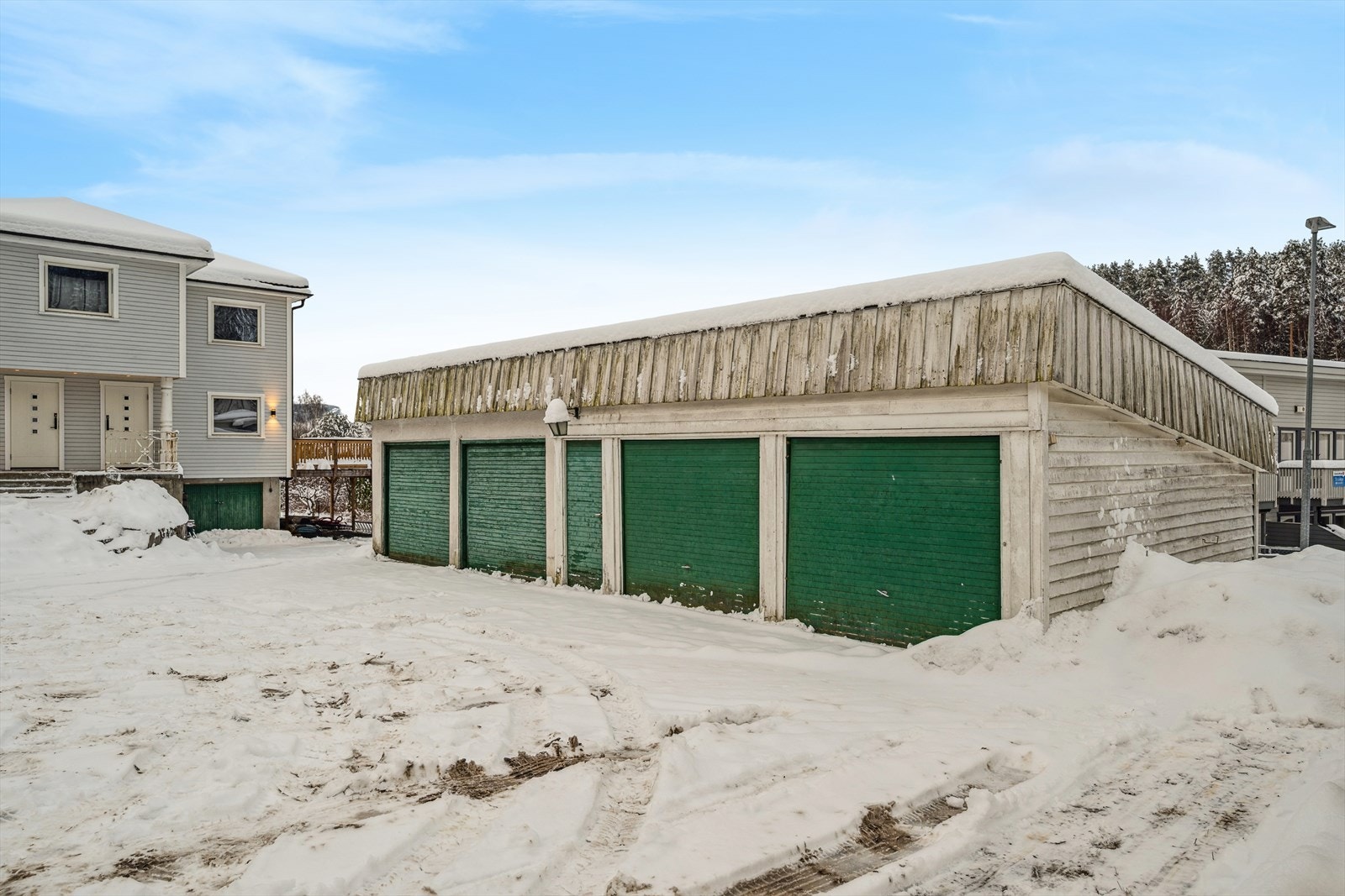 Med boligen følger det dobbel garasje. Galleribilde