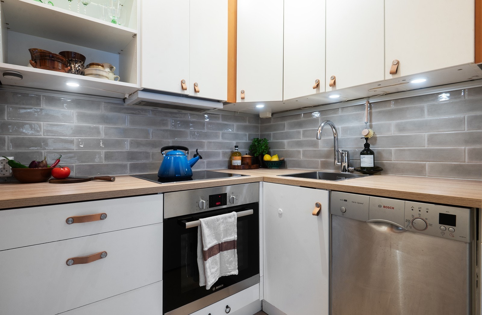 Kjøkkenventilatoren tilkoblet felles ventilasjonskanal Galleribilde