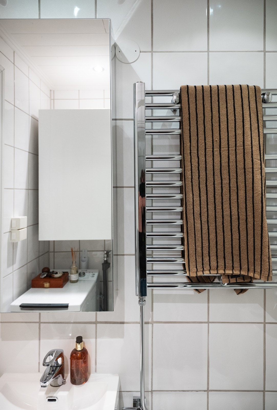 Detalj baderom - Håndkletørker tilkoblet vannbåren varme Galleribilde