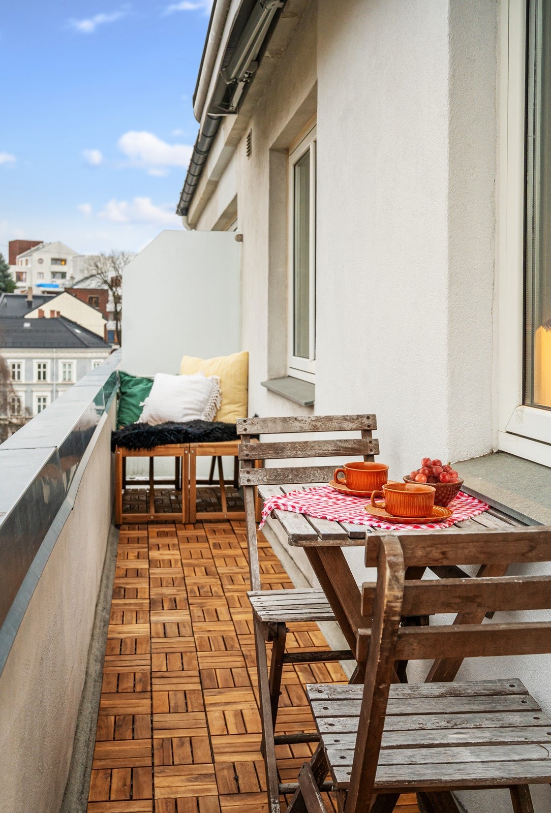 Det er installert elektrisk markise med bryter i stuen Galleribilde