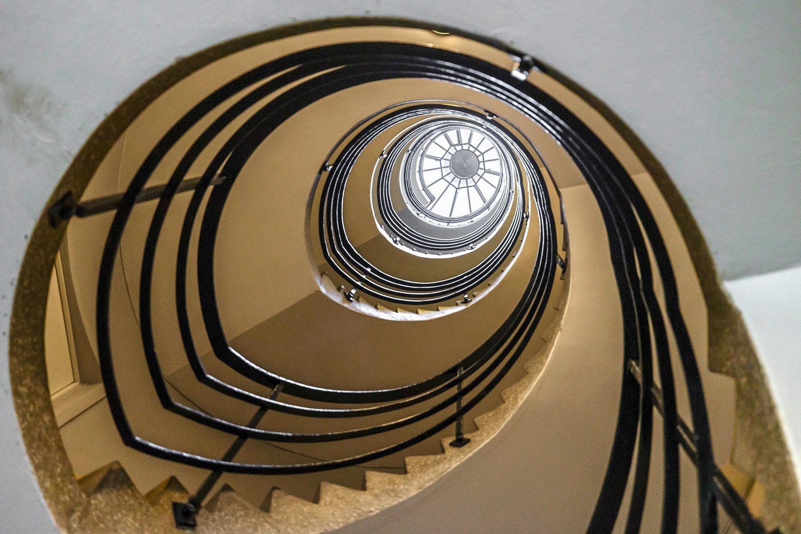 Spiraltrappen er et karakteristisk element med et flott design. Galleribilde