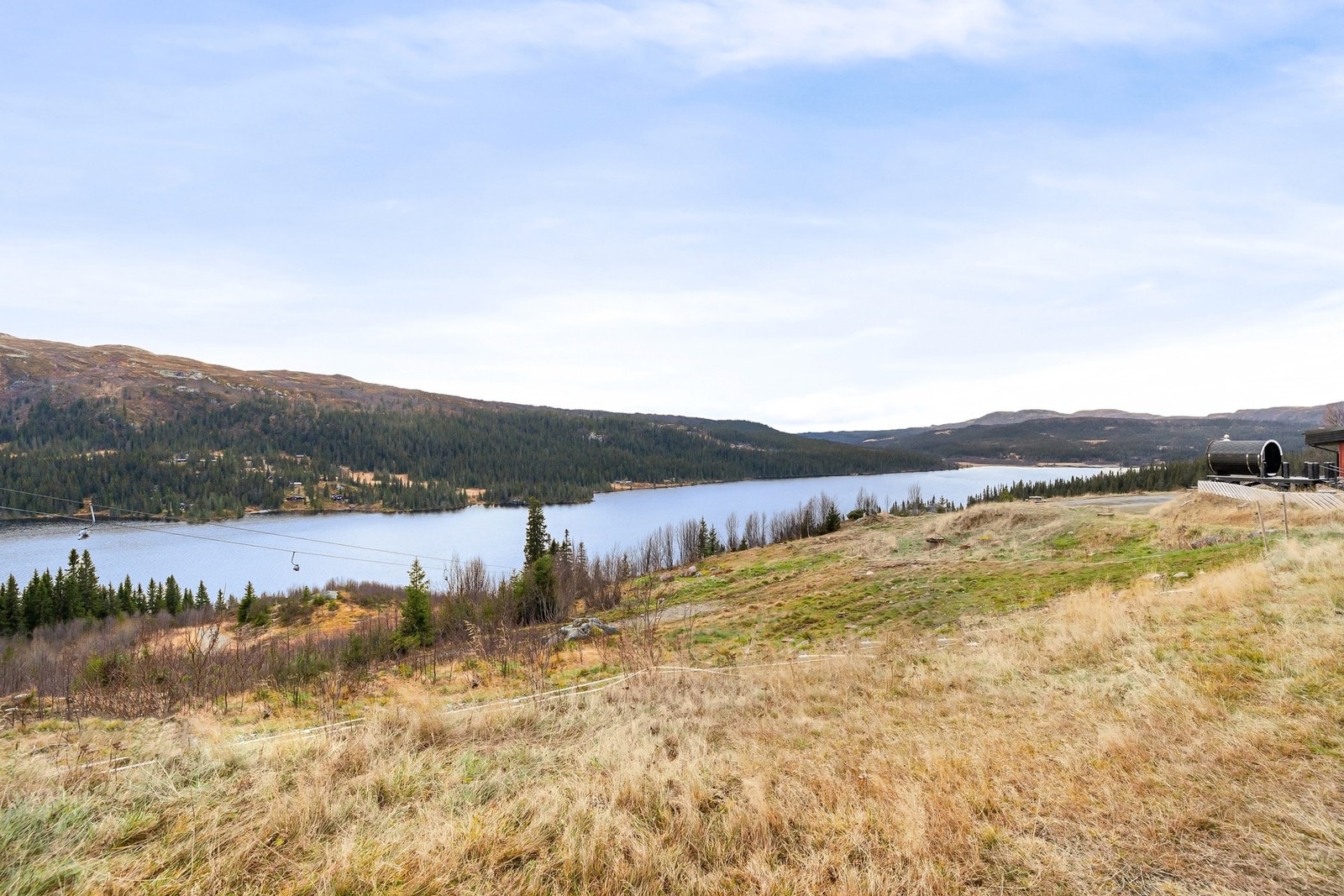 På sommeren kan du gå ned til Synnfjorden, ta med kano eller kajakk. Galleribilde