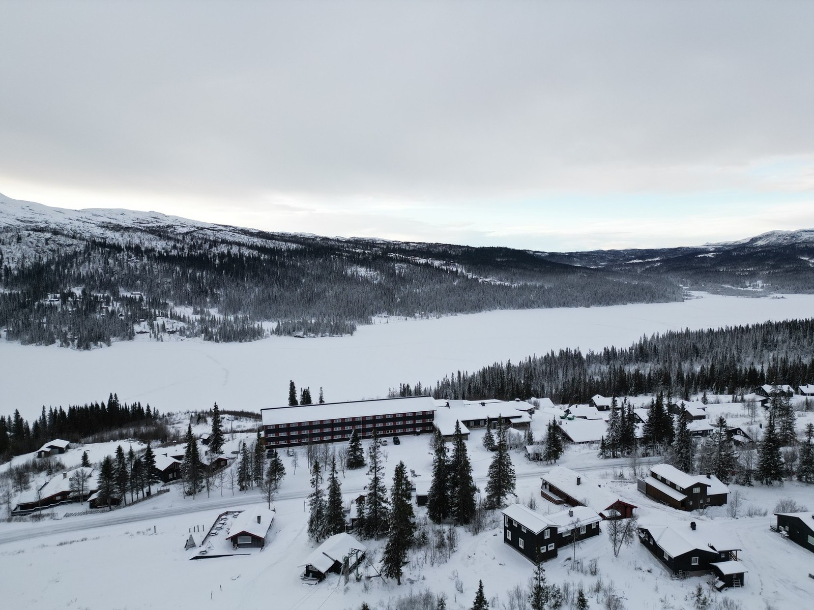 Kveldsbilde fra Spåtind med snø i vente. Galleribilde