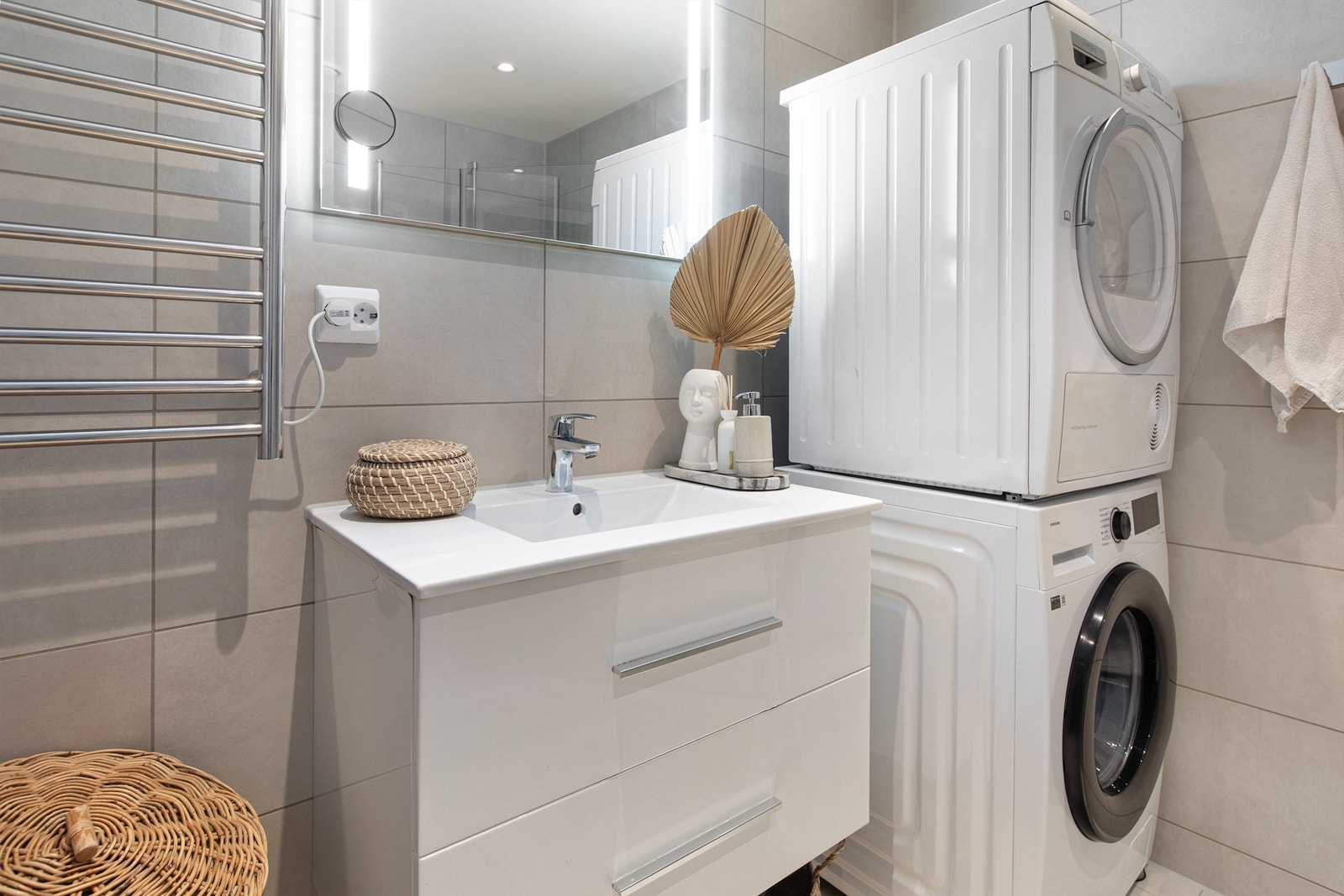 Bad med opplegg for vaskemaskin. Galleribilde