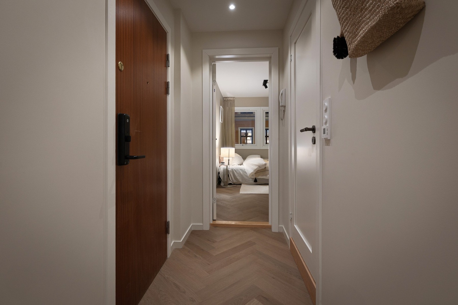 Nytt låsesystem fra Yale Doorman som medfølger. Galleribilde